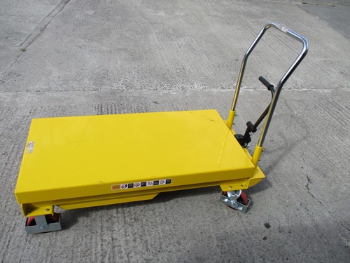 Hydraulic scissor lift table